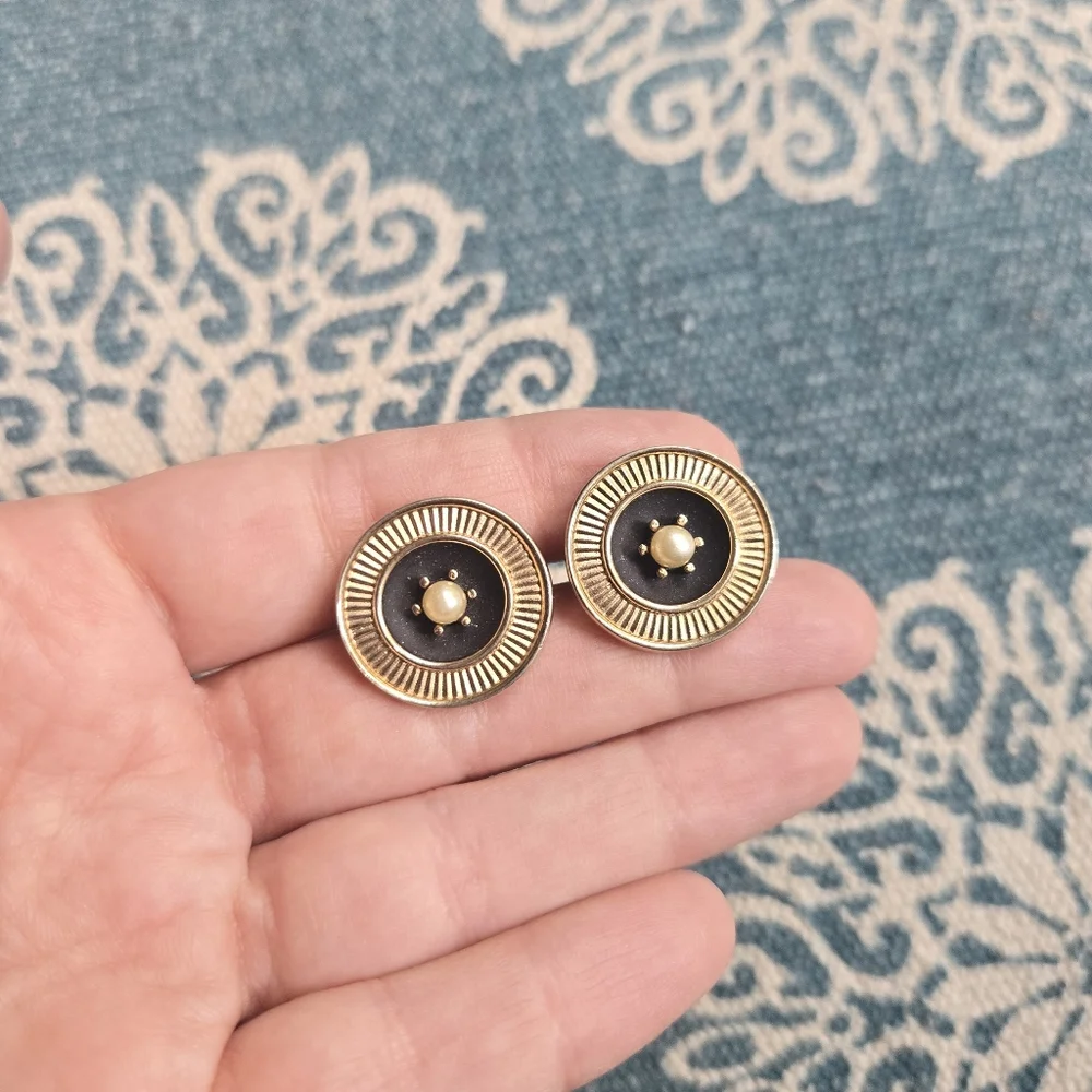 Vintage Pair of Art Deco Style Gold & Black Pearl Cuff Links